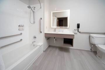 Room 12 of 27