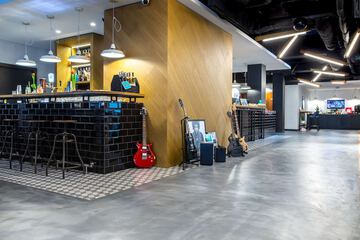 Lobby lounge