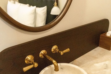 Bathroom sink