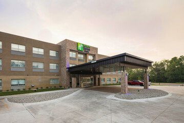 Holiday Inn Express and Suites Portage by IHG