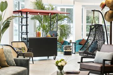 Lobby lounge