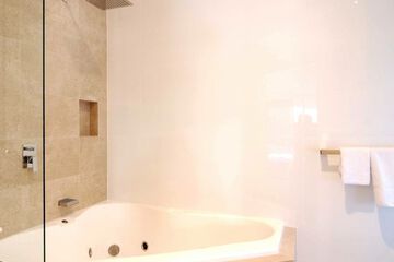 Jetted tub