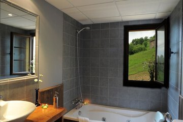 Jetted tub
