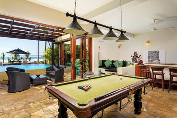 Poolside bar