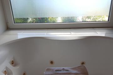 Jetted tub