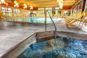 Indoor spa tub