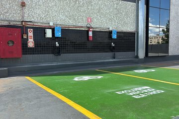 Electric vehicle charging station