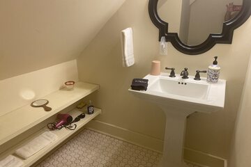 Room 13 of 27