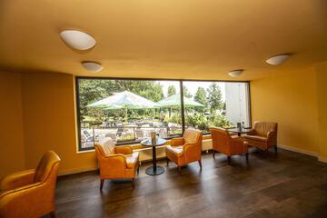 Lobby lounge