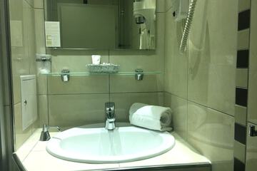 Bathroom sink