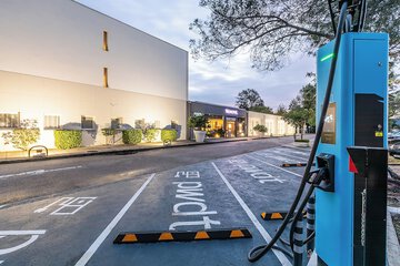Electric vehicle charging station