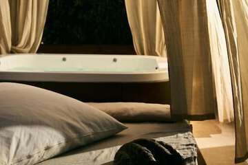 Jetted tub