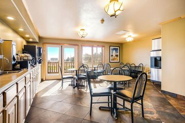 Breakfast area