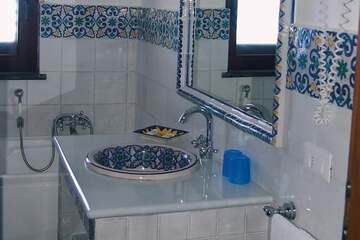 Bathroom sink