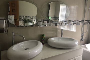 Bathroom sink