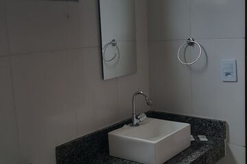 Bathroom sink
