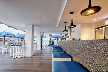Poolside bar