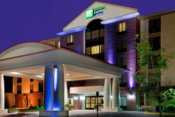 Holiday Inn Express Hotel & Suites Chesapeake by IHG