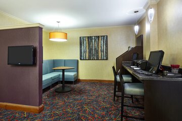 Business Center 22 of 26