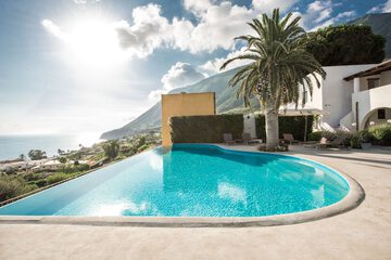 Infinity pool