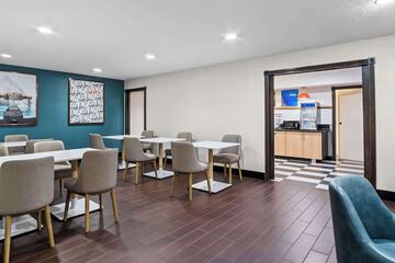 Breakfast/Coffee Service 36 of 40