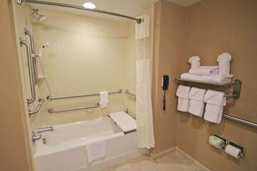 Deep soaking bathtub