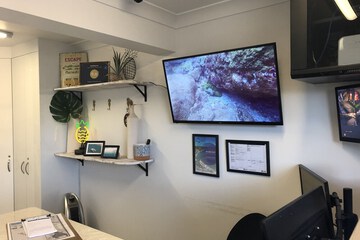 Check-in/check-out kiosk