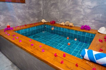 Private spa tub