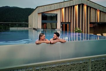 Infinity pool