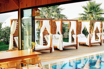 Poolside bar