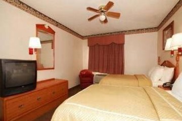 Rodeway Inn Carmel (Previously; Comfort Suites Carmel) 3