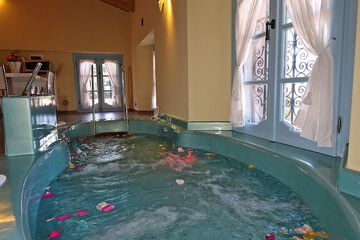 Private spa tub