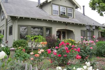 A White Jasmine Inn
