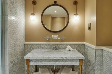 Bathroom sink