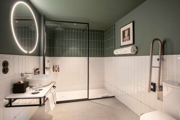Bathroom shower