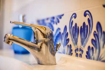 Bathroom sink