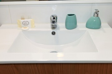 Bathroom sink