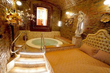 Private spa tub