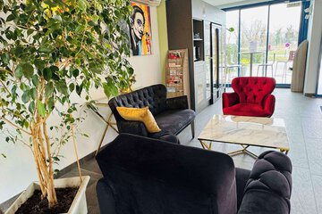Lobby lounge