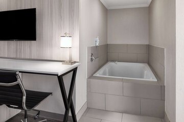 Jetted tub