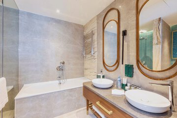 Bathroom shower