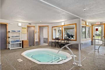 Indoor spa tub
