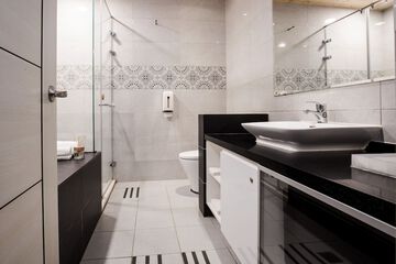 Bathroom sink