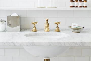 Bathroom sink