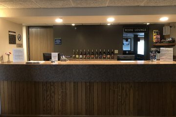 Check-in/check-out kiosk