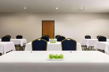 Country Inn & Suites by Radisson Houston Northwest TX