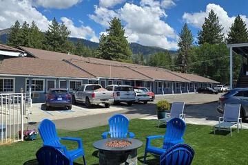 Bluebird Day Inn & Suites