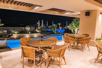 Poolside bar