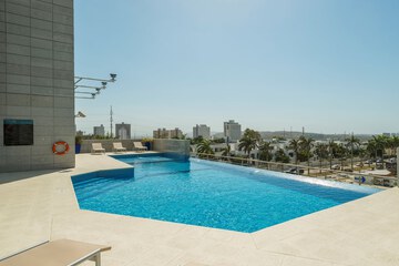 Infinity pool