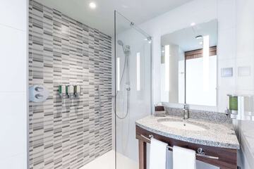 Bathroom shower